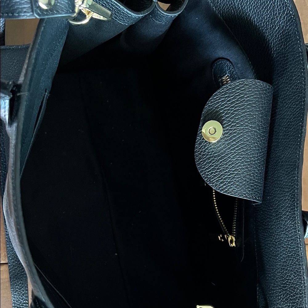 Claudia Firenze Elegant Black Leather Shoulder/Tote Bag - Picture 4 of 5